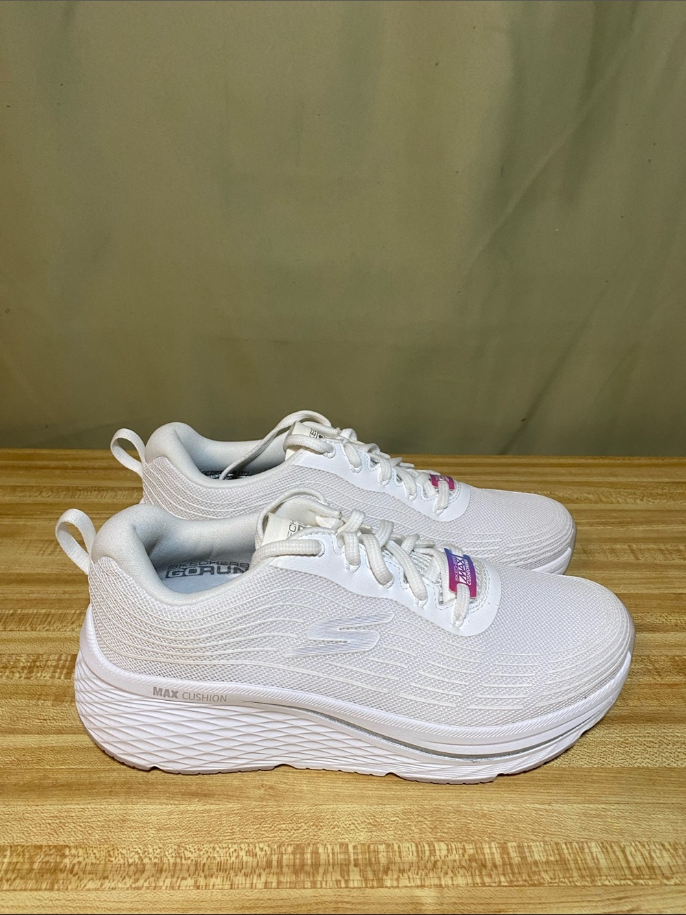 Skechers Women's  Go Run Max Cushion Elite 2.0 White sneakers size 8 NWOT